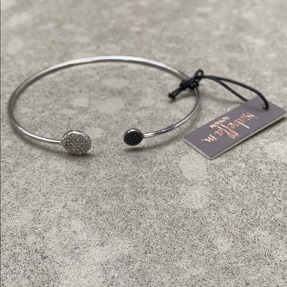 Isabella M Boston Dainty bracelet - Picture 1 of 3